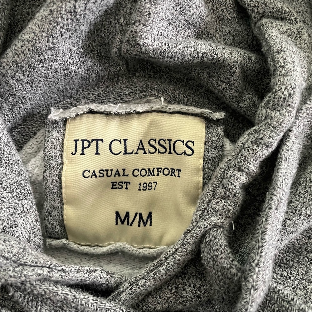 Bundle of 3 sweatshirts sized M. The grey one in the middle is cropped. - Picture 10 of 11
